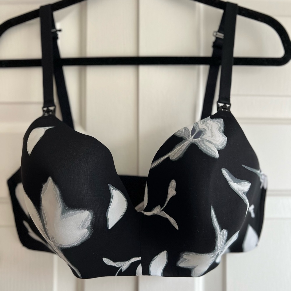 Women's Floral Print Wirefree Nursing Bra - Auden Black and White 38DDD